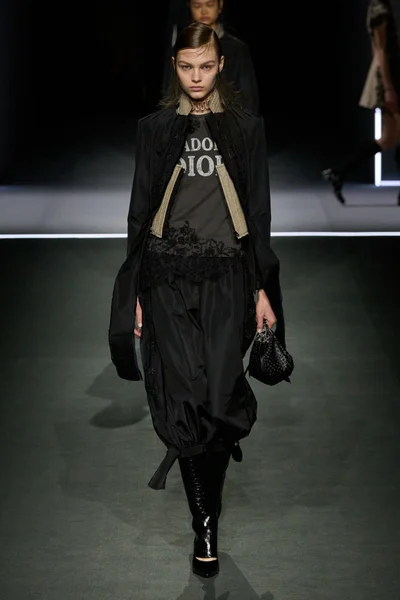 Look 7